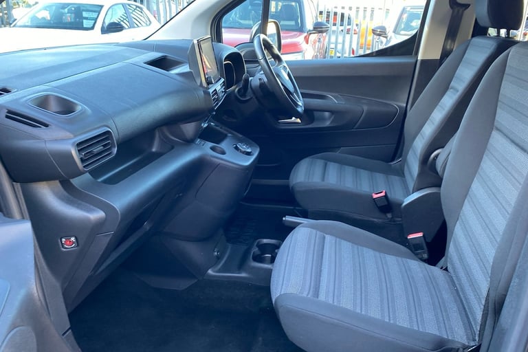  Vauxhall Combo Life 1.2 Turbo Elite MPV 5dr Petrol Auto Euro 6 s/s 130 Ps