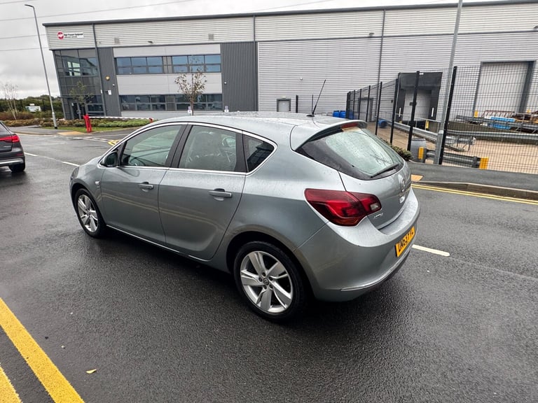 2013 Vauxhall Astra 1.4i 16V SRi 5dr HATCHBACK Petrol Manual