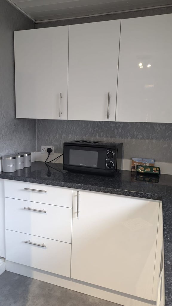 Furnished room in Johnstone- all bills included 