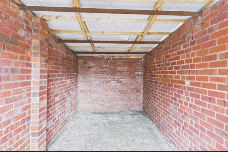 🚗🔒 Secure Lock-Up Garage for Rent – DY8 3HZ 🔒🚗