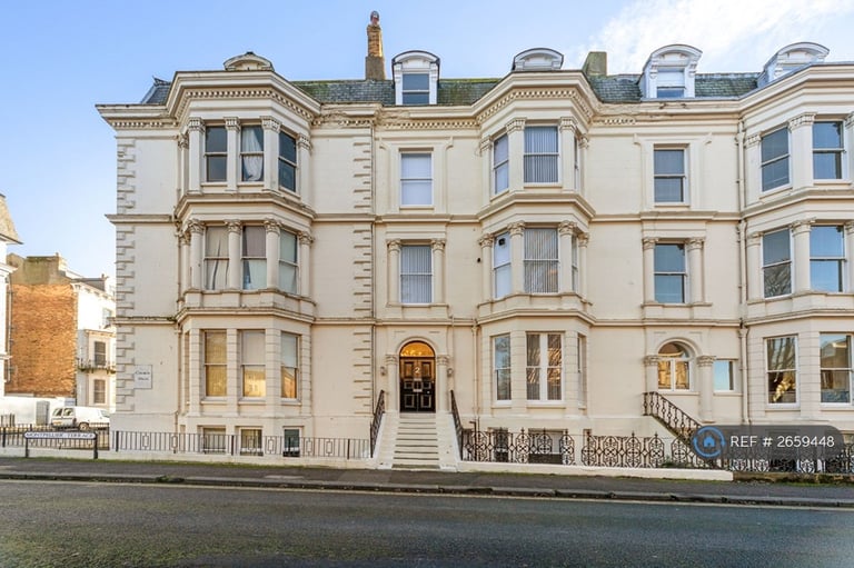 2 bedroom flat in Montpellier Terrace, Scarborough, YO11 (2 bed) (#2659448)