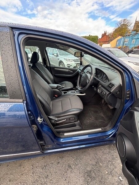 Mercedes A Class A160 CDI AVANTGARDE SE-Reasons to Buy - High quality interior -