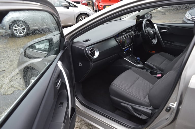 2014 Toyota Auris 1.8 VVTi Hybrid Icon 5dr CVT Auto SAT NAV ULEZ HATCHBACK Petrol/Electric Hybrid...