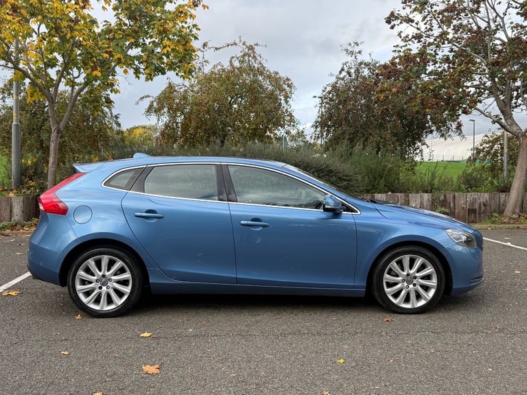 2014 Volvo V40 D3 SE Lux Nav 5dr HATCHBACK Diesel Manual