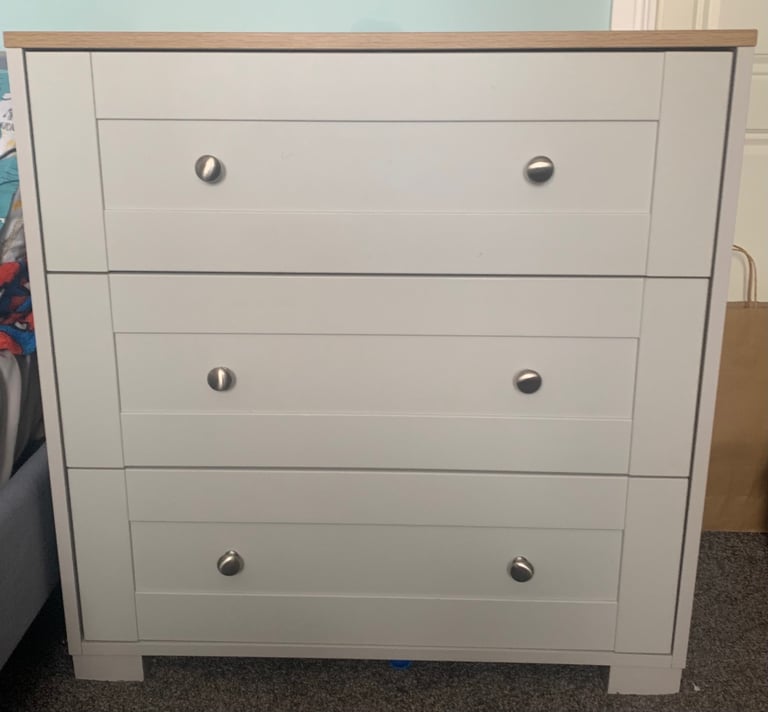 Wardrobe and chest of drawers