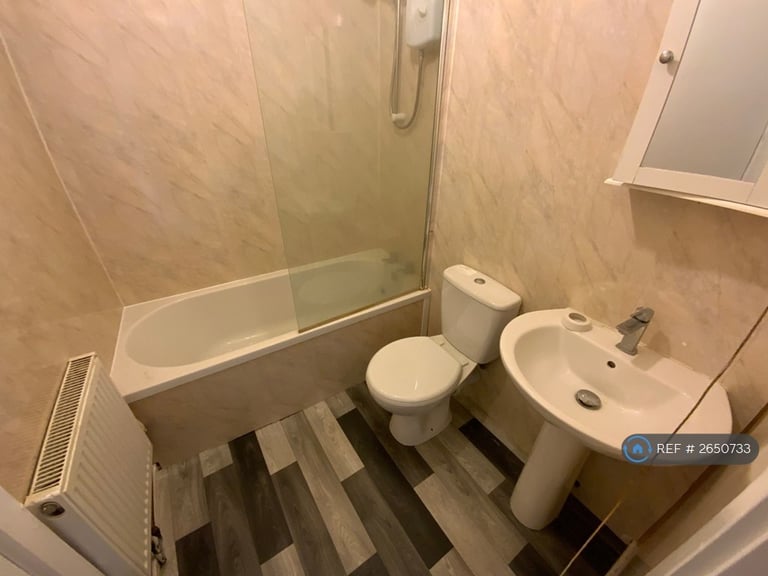 1 bedroom flat in Cumberland Close, Bircotes, Doncaster, DN11 (1 bed) (#2650733)