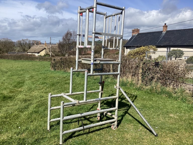 Scaffold tower podium  