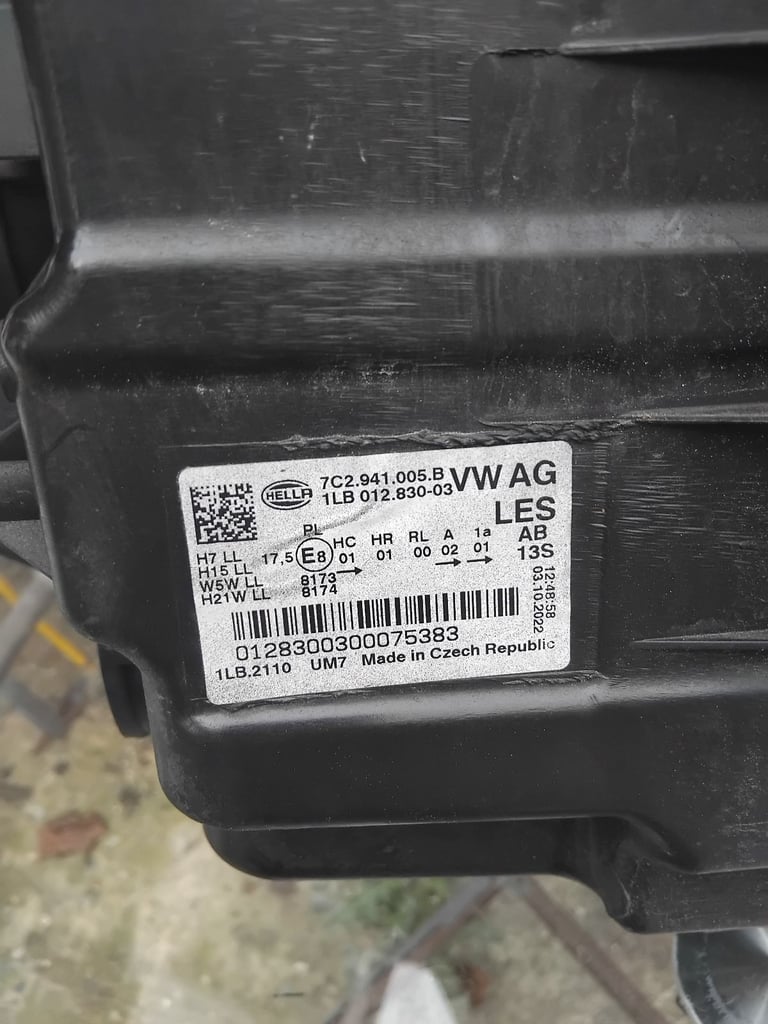 2022 vw crafter n/s headlight 