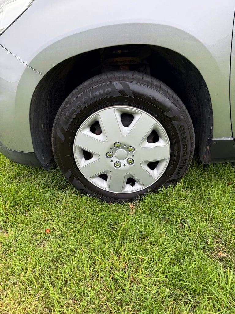 2016 Peugeot 2008 1.2 PureTech Access A/C 5dr HATCHBACK Petrol Manual