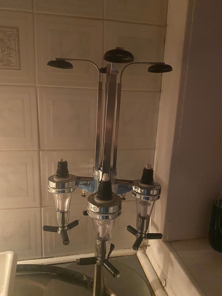 Gantry drinks dispenser 