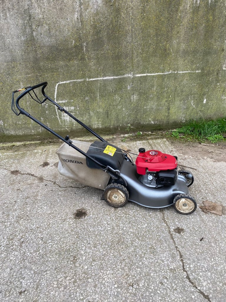 HONDA  IZY 16 INCH SELF PROPELLED LAWNMOWER FPR SALE.