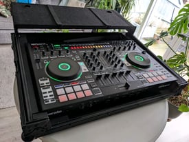 Roland DJ-808 DJ controller