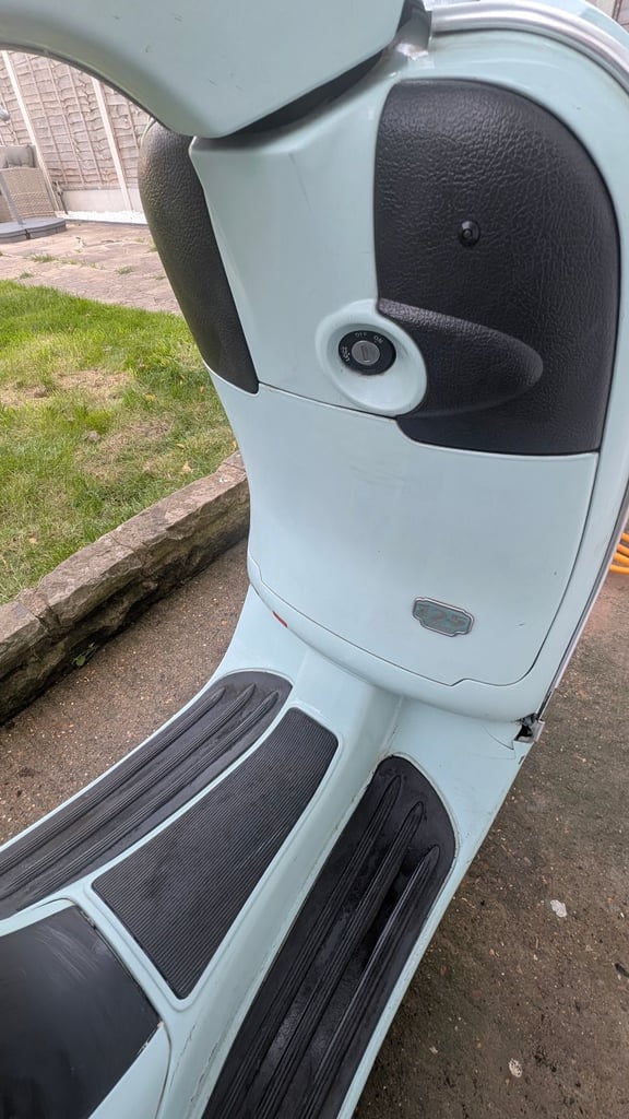 Piaggio, VESPA, 2003, 125 (18,596 miles) datatag , emissions test done (cc) helmet, D lock , cover 