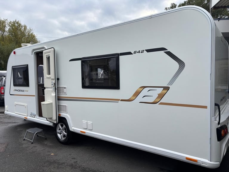 2019 Bailey Phoenix Vogue 642 SE Fixed Beds, End Washroom, 12 Months Warranty