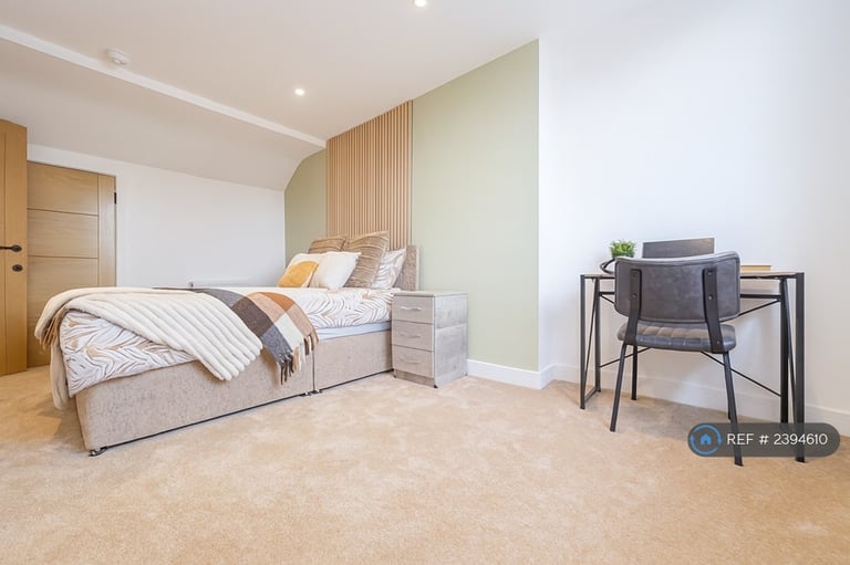 6 bedroom house in Lyndale Avenue, Bridgwater, TA6 (6 bed) (#2394610)