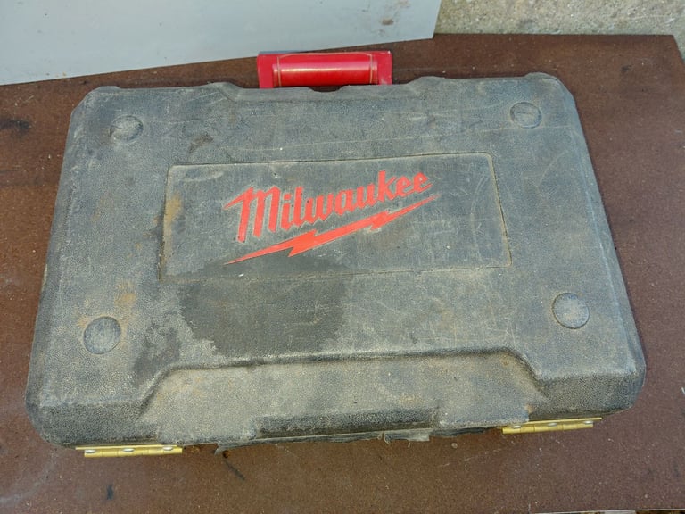 Milwaukee AG 750-115 Angle Grinder. 