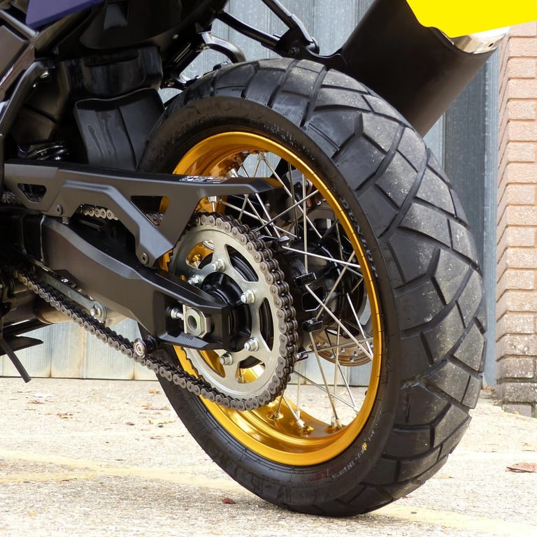 2025 Suzuki DL800 V-Strom DE – Immaculate, 1- Owner, FSH, 16 months Warranty .