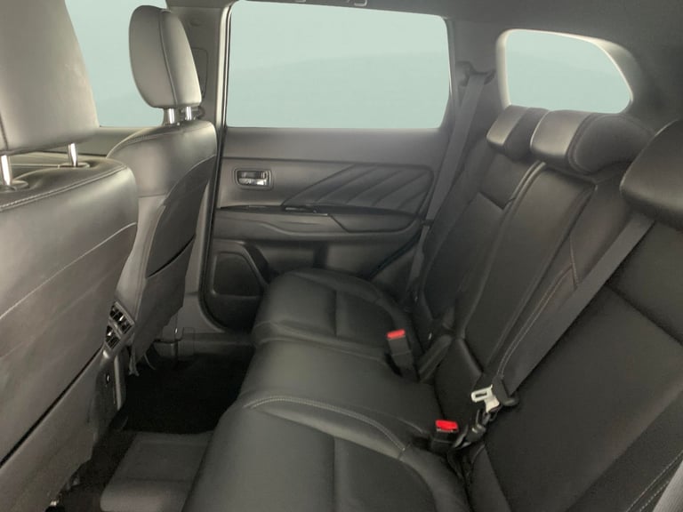 2019 Mitsubishi Outlander 2.4h TwinMotor 13.8kWh Dynamic SUV 5dr Petrol Plug-in Hybrid CVT 4WD Eu...
