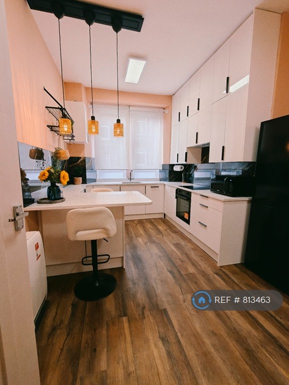 1 bedroom flat in Laurel Place, Glasgow, G11 (1 bed) (#813463)
