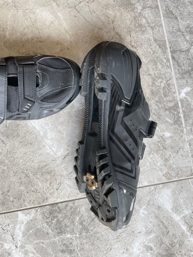 Cycling shoes 