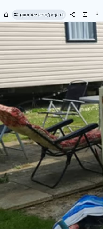 Garden table, 4 chairs & parasol/base