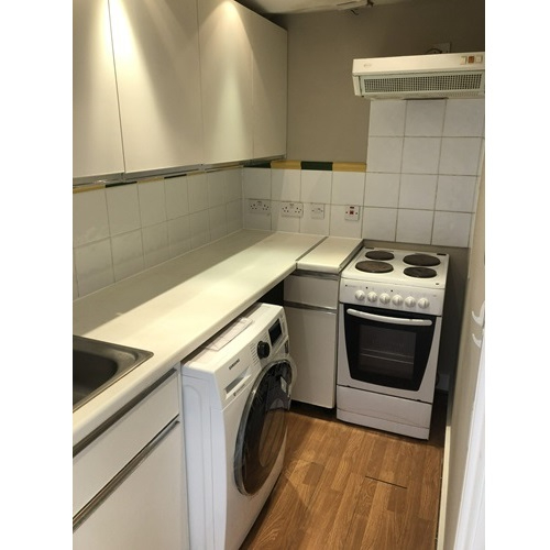 Large One Bedroom Flat on Bedford Hill, Balham, SW12 9HJ