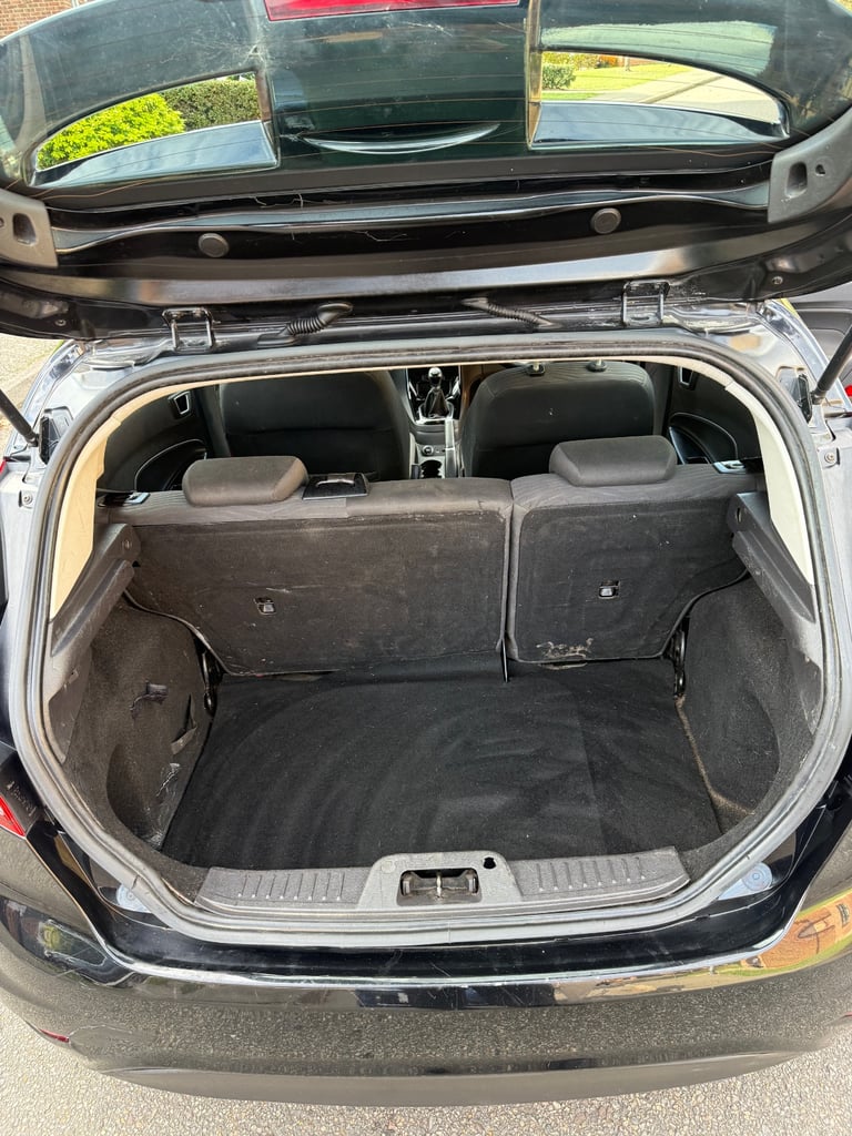 Ford, FIESTA, Hatchback, 2014, Manual, 1241 (cc), 5 doors