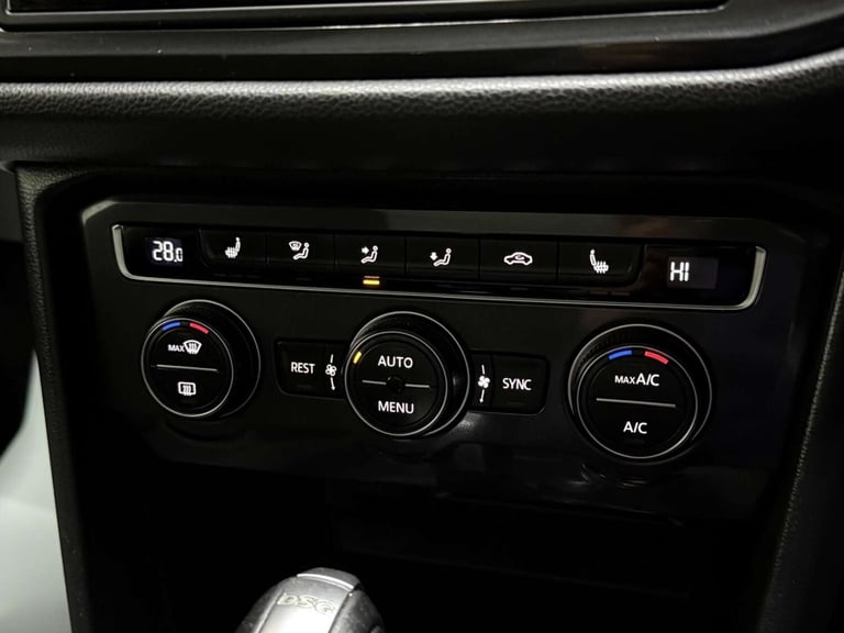 2017 Volkswagen Tiguan 2.0 TDI BlueMotion Tech SEL DSG 4Motion Euro 6 (s/s) 5dr SUV Diesel Automatic