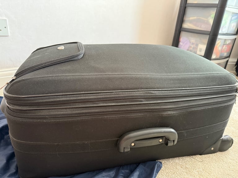 Extra large suitcase  2 wheels used