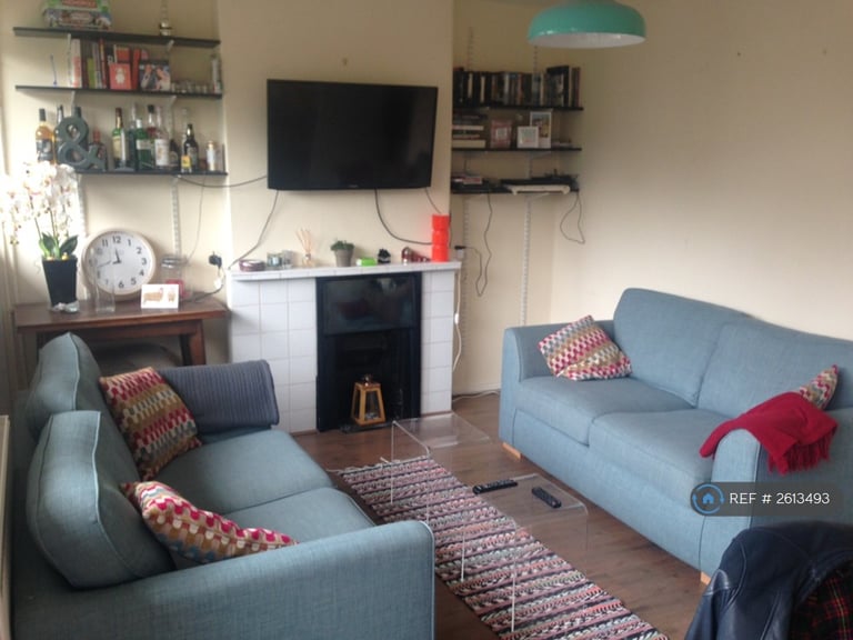 image for 3 bedroom flat in Calgary Court, London, SE16 (3 bed) (#2613493)