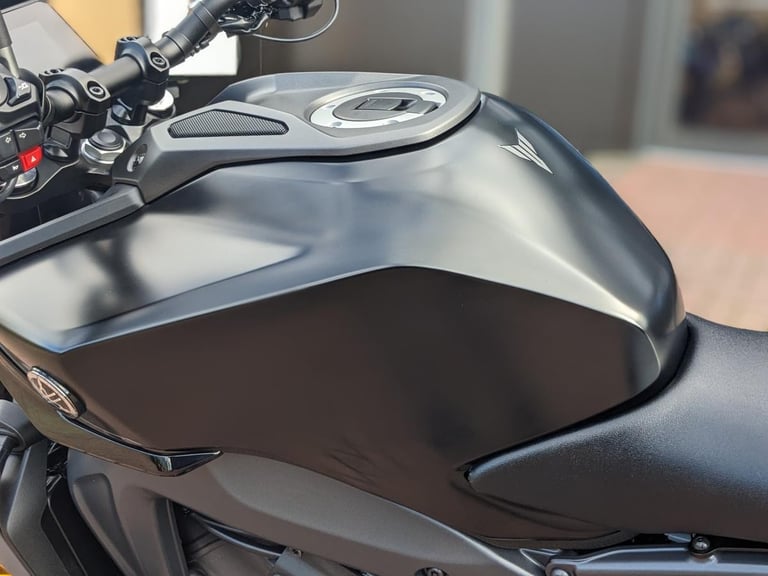 YAMAHA MT-09 2025 - AKRAPOVIC SYSTEM - EVOTECH EXTRAS - NEW REAR TYRE - HOTGRIPS