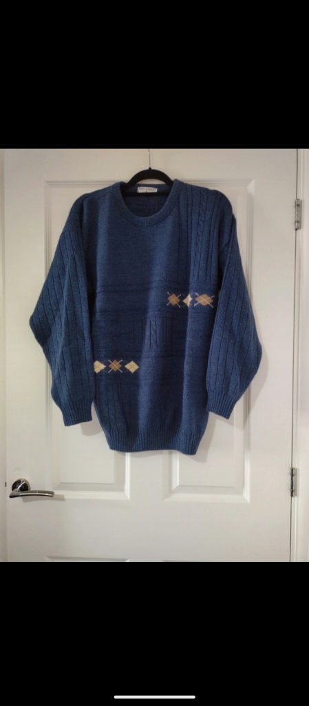 Men's Sweater New L