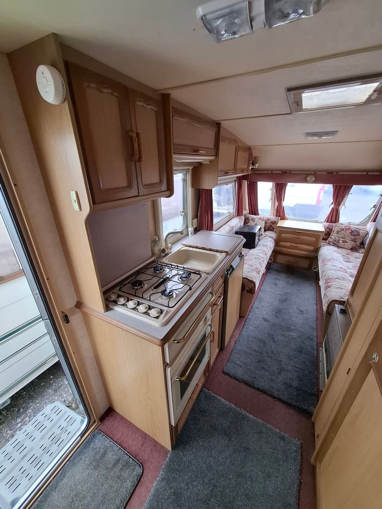 SELL 2000 Swift Challenger 490 SE LUX 5 berth