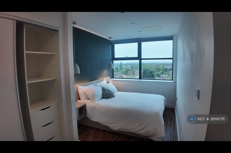 3 bedroom flat in West Point, Manchester, M16 (3 bed) (#2619076)