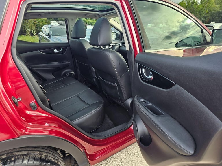 2015 Nissan Qashqai 1.6 dCi Tekna XTRON 2WD Euro 6 (s/s) 5dr HATCHBACK Diesel Automatic