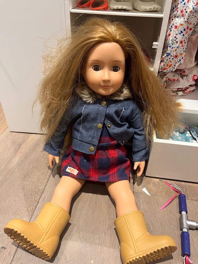 (Great condition) Our Generation doll and a LOT clothes and accessories