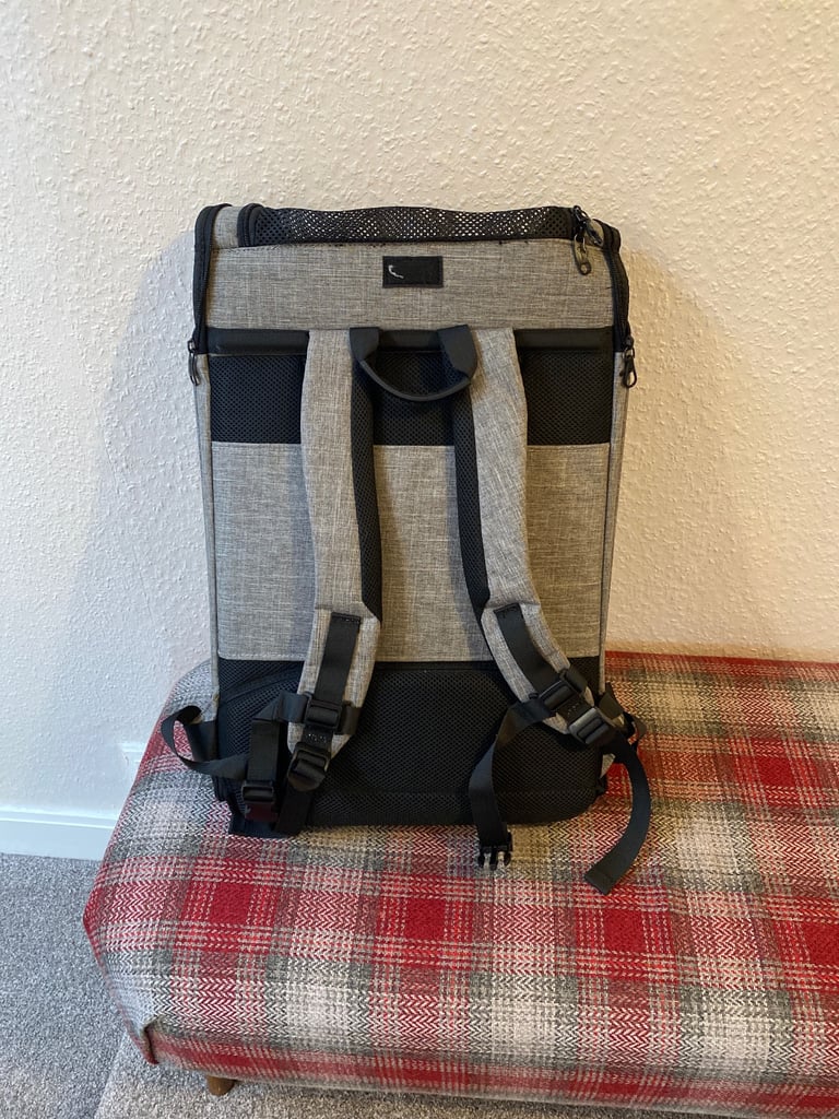 Breathable Pet carrier rucksack / backpack  dog / cat