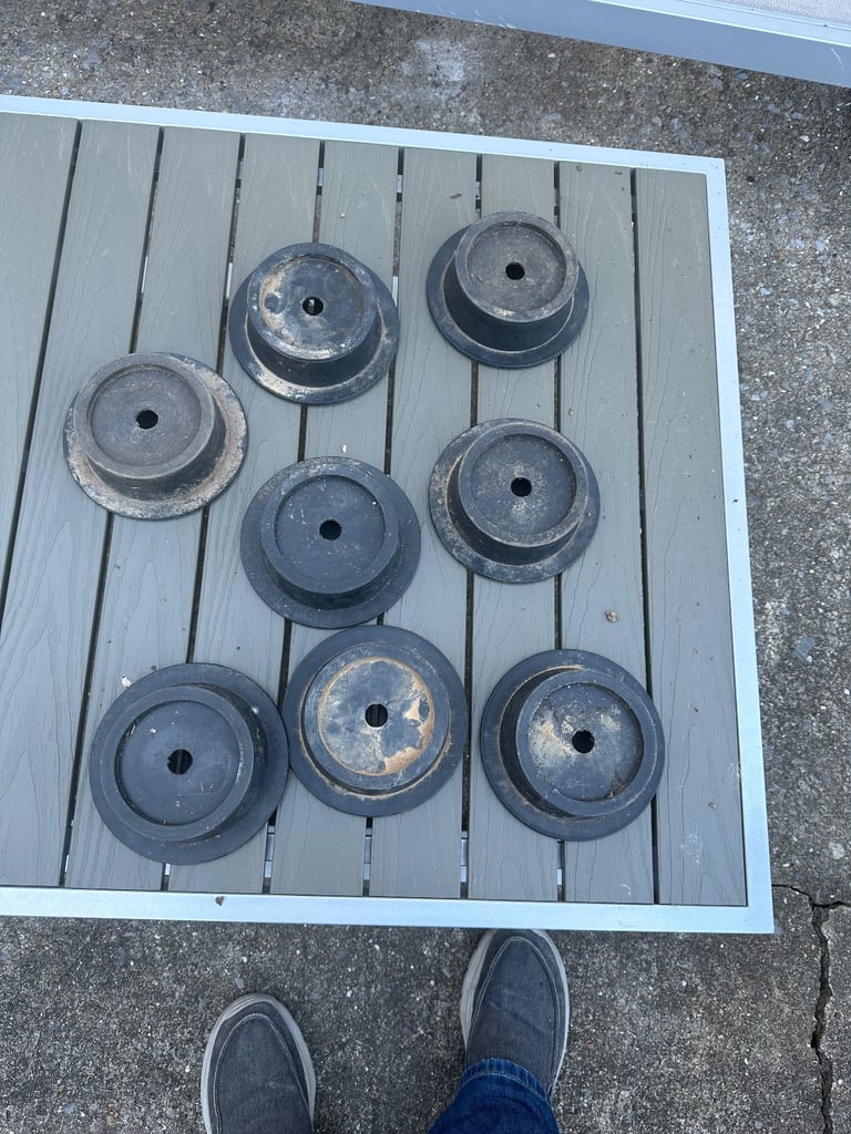 Caravan levelling pads