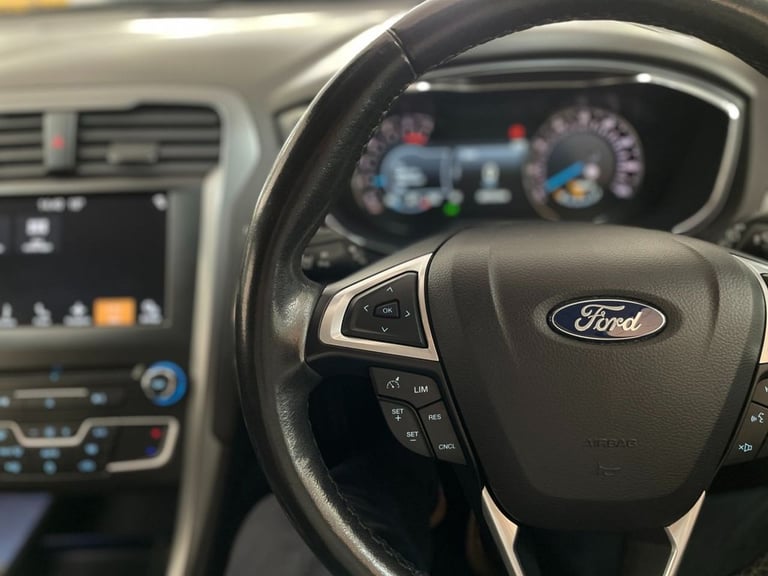 2017 Ford Mondeo 2.0 TDCi Titanium Hatchback 5dr Diesel Manual Euro 6 (s/s) (180 ps) Hatchback Di...