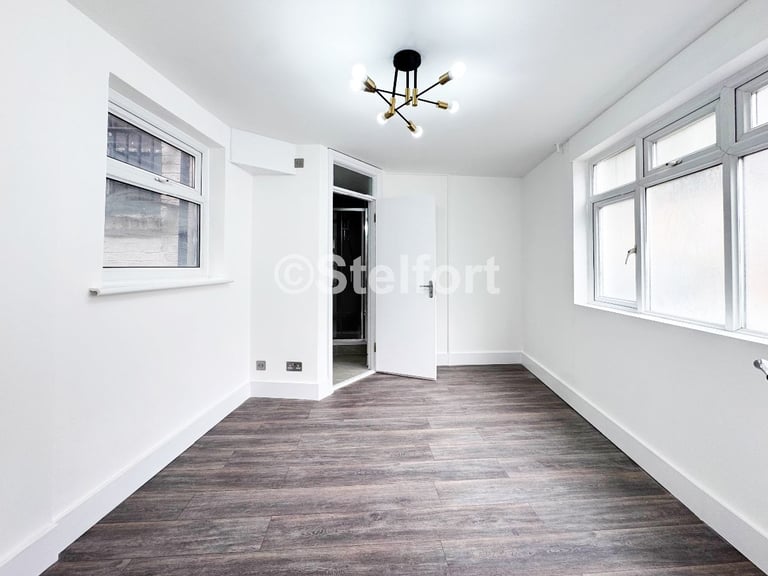 Studio flat in Holloway Road, London, N19