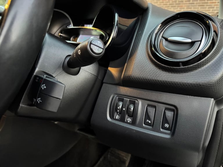 2015 Renault Clio 1.5 dCi Dynamique S Nav Auto Euro 6 5dr HATCHBACK Diesel Automatic