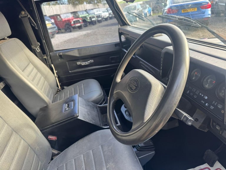  Land Rover Defender 90 2.5 TDi County Station Wagon 3dr Diesel Manual (111 bhp) Diesel Manual