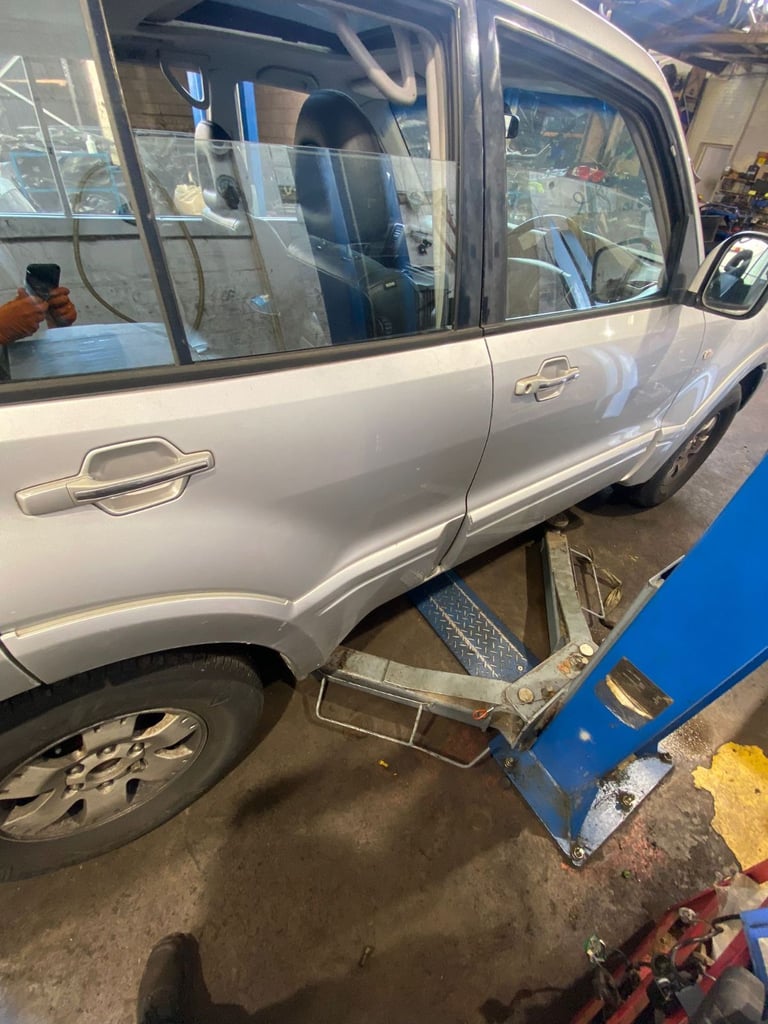 Mitsubishi Shogun 3.2L DI-D Elegance LWB – Automatic – 2003 – Silver