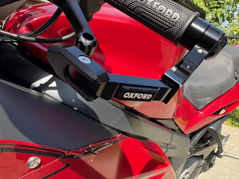 2007 / 07 Triumph Sprint 1050 £1900 Red 42803 miles.