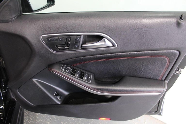 MERCEDES-BENZ GLA CLASS 2.1 GLA220d AMG Line (Premium Plus) 7G-DCT 4MATIC Euro