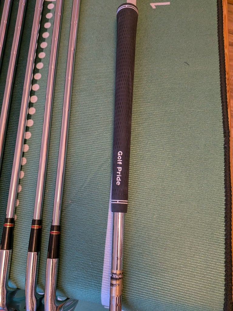 Wilson Staff Fluid Feel Blades 2-9 Iron Set | Classic Forged Blades