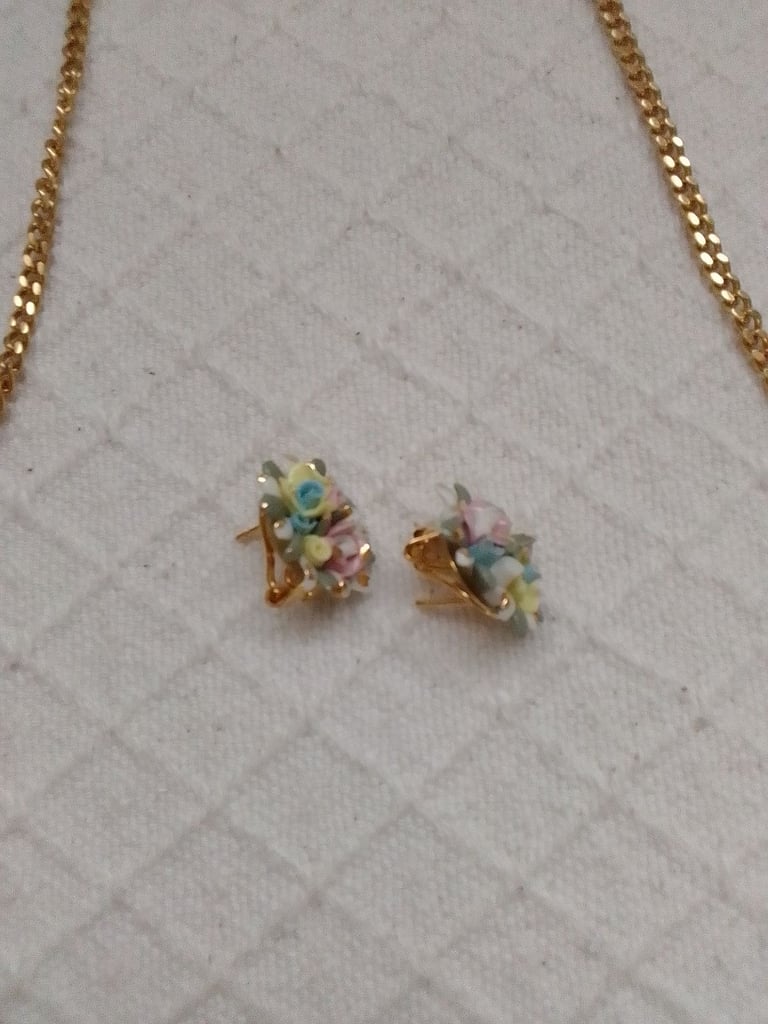 Costume Jewellery necklace and earrings set 