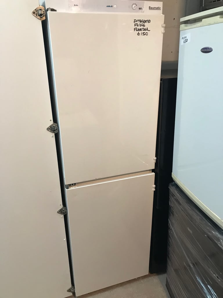 image for BAUMATIC INTEGRATED FRIDGE FREEZER IN EXCELLENT CONDITION £150