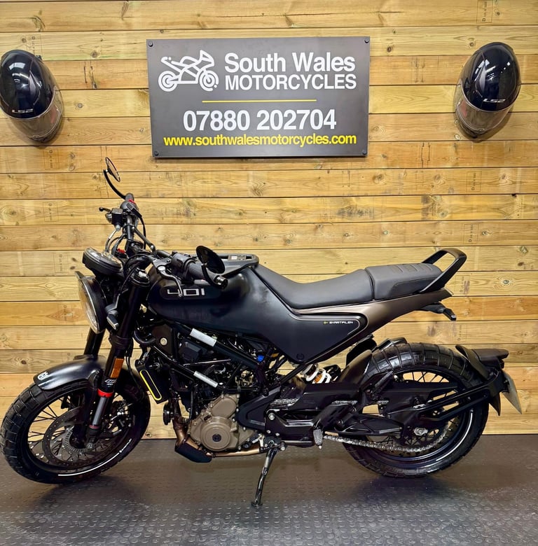 Husqvarna SVARTPILEN 401 / 2022 (72) model / JUST 447 MILES