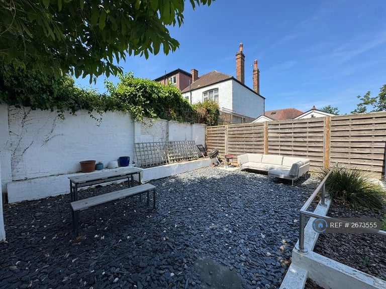 1 bedroom flat in Tulse Hill, London, SW2 (1 bed) (#2673555)